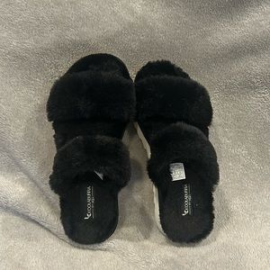 EUC Koolaburra by UGG black slide/slippers size 7